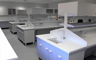 Polucentralni laboratorijski stolovi